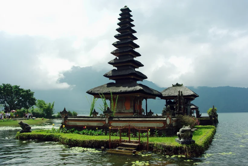 When Is the Best Time of Year to Travel Globally? 9 A Hindu Temple On An Island In The Middle Of A Lake In Bali, Indonesia.
