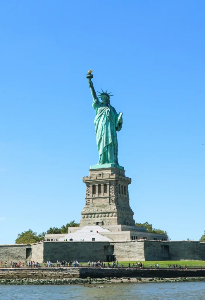 When Is the Best Time of Year to Travel Globally? 4 The Statue Of Liberty Under A Clear Blue Sky.
